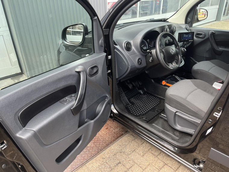 Vehicle Image 29
