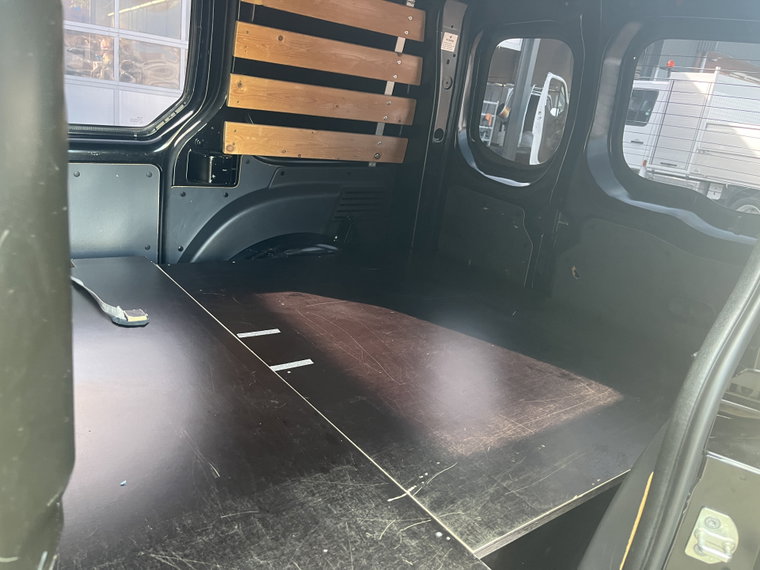 Vehicle Image 32