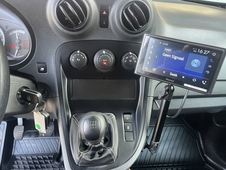 Vehicle Image 33