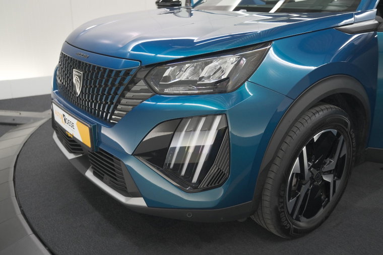 Vehicle Image 16
