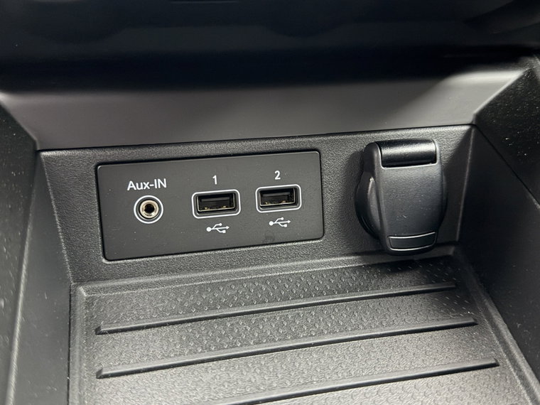 Vehicle Image 23