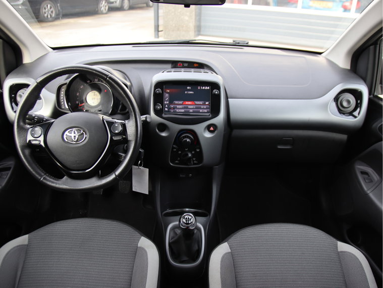 Vehicle Image 13