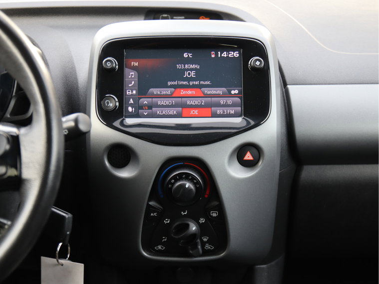 Vehicle Image 21