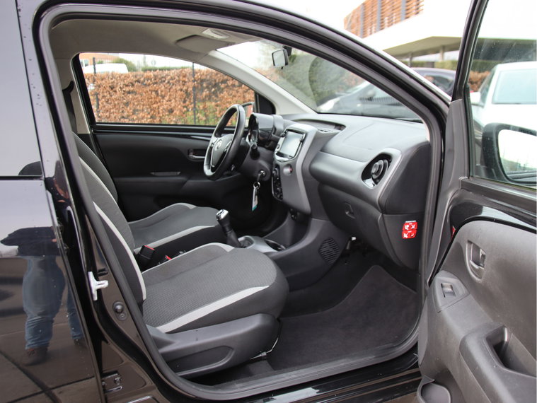 Vehicle Image 11