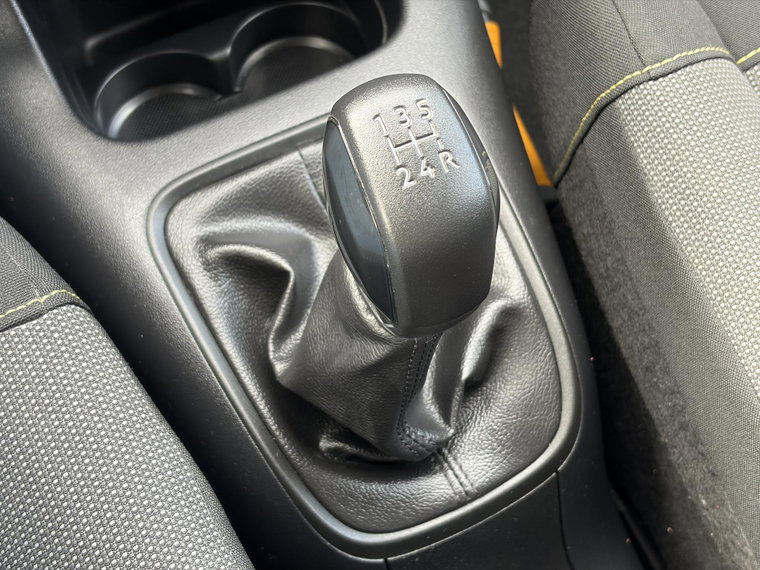 Vehicle Image 25