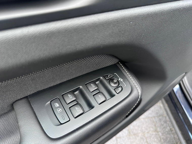 Vehicle Image 42
