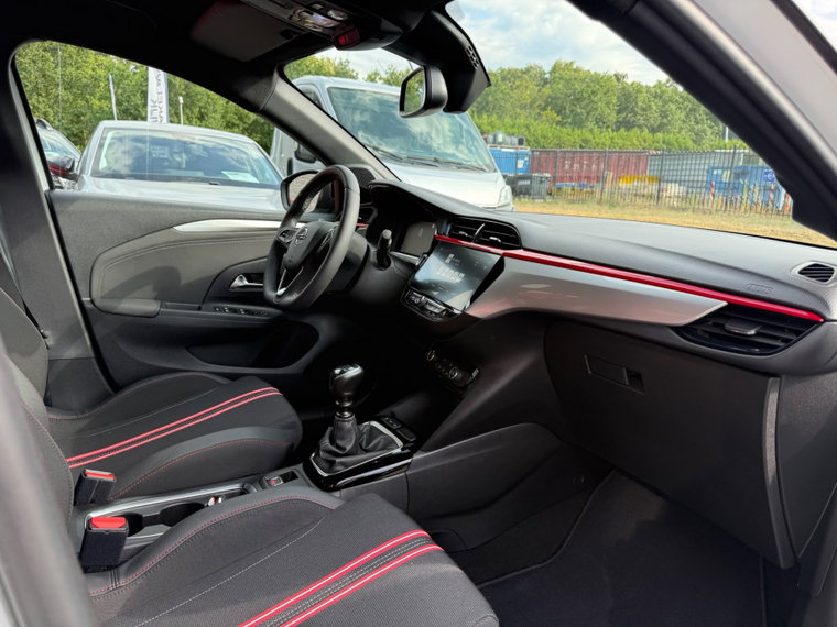 Vehicle Image 25