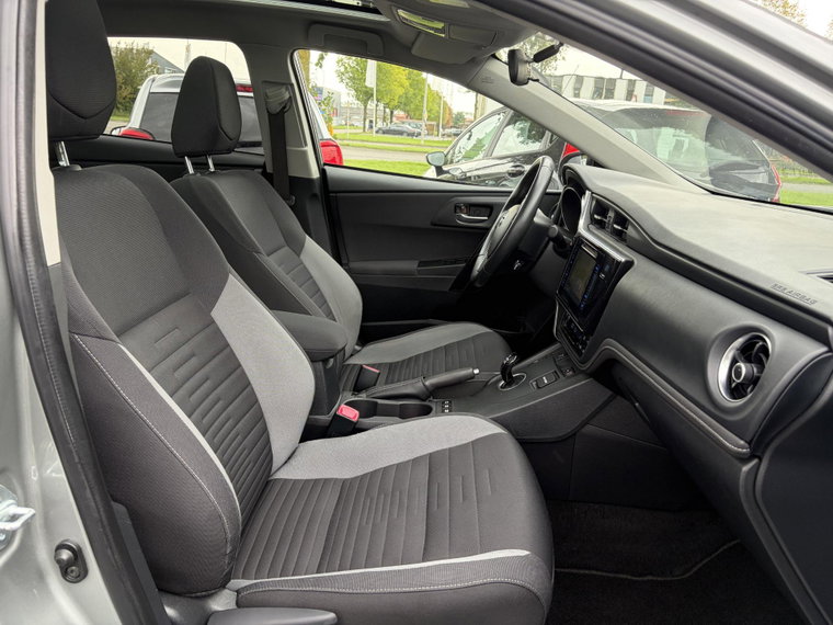 Vehicle Image 10