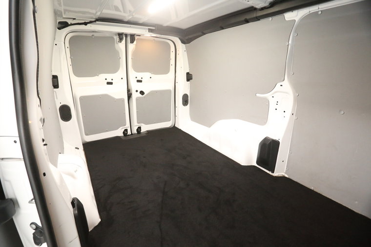 Vehicle Image 25
