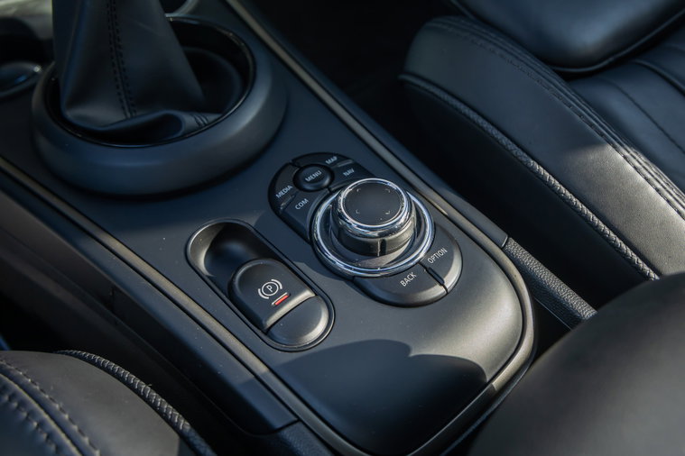 Vehicle Image 25