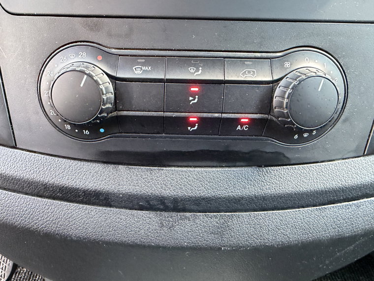 Vehicle Image 38