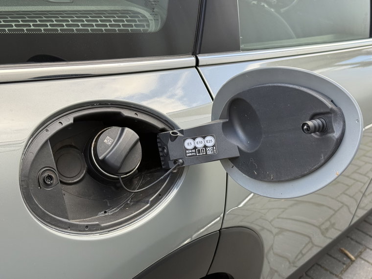 Vehicle Image 38