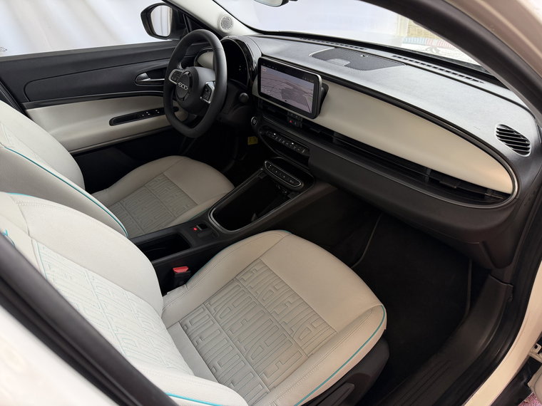 Vehicle Image 33