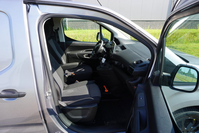 Vehicle Image 24
