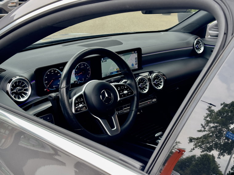 Vehicle Image 30