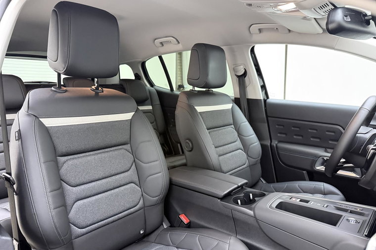 Vehicle Image 13