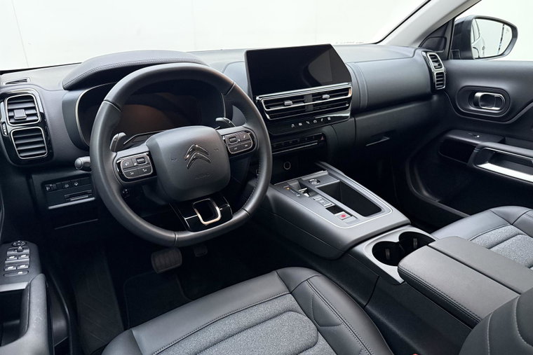 Vehicle Image 16