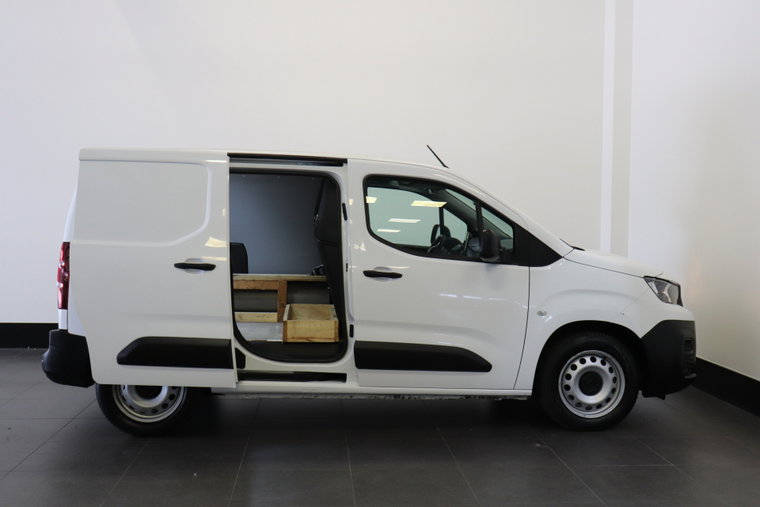 Vehicle Image 12