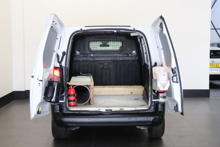 Vehicle Image 9