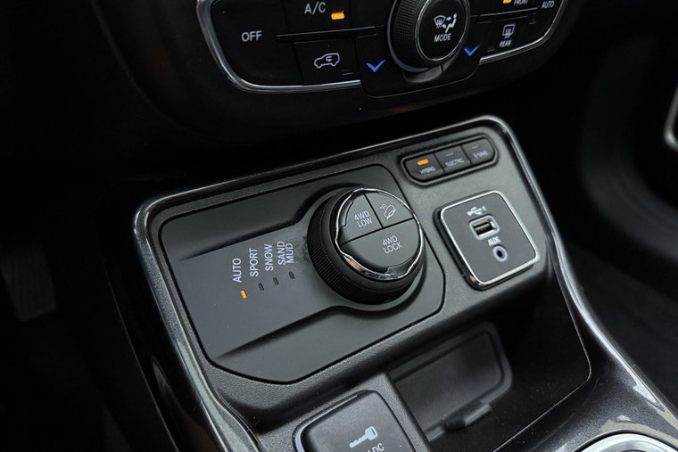 Vehicle Image 28