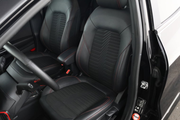Vehicle Image 15