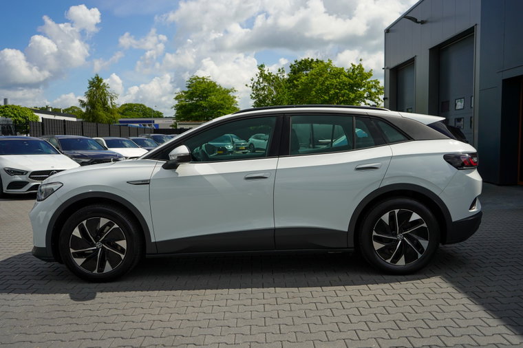 Vehicle Image 16