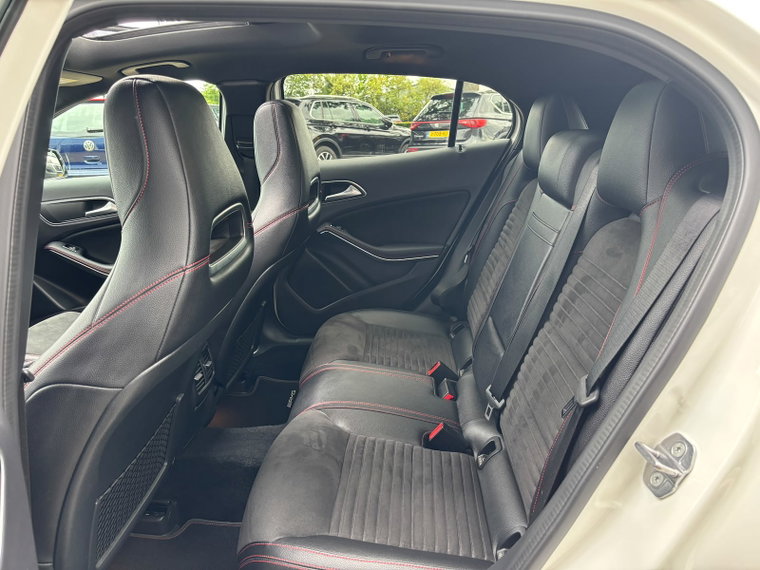 Vehicle Image 32