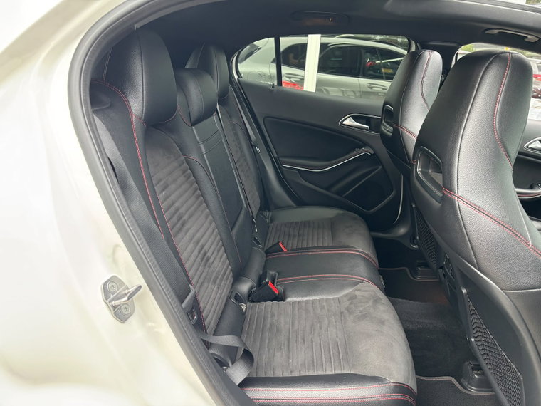 Vehicle Image 33