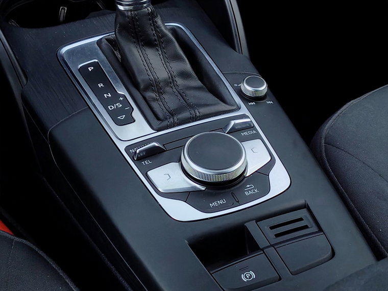 Vehicle Image 24
