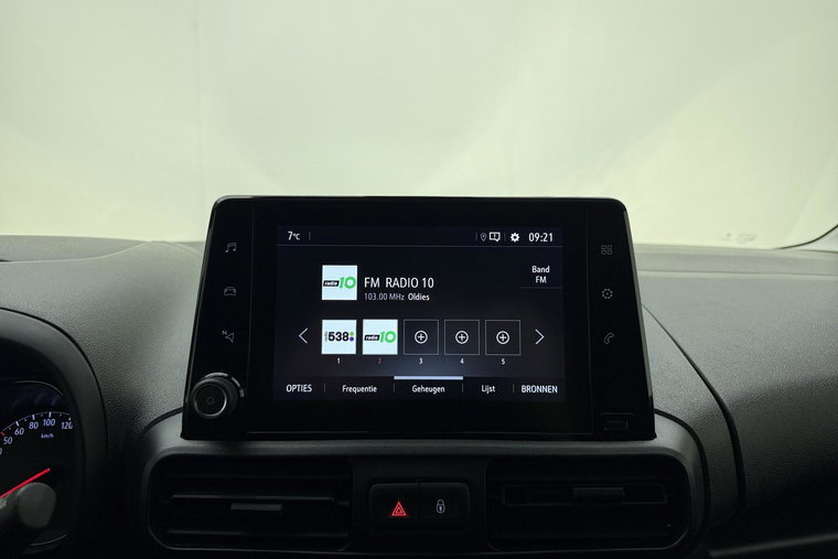 Vehicle Image 21