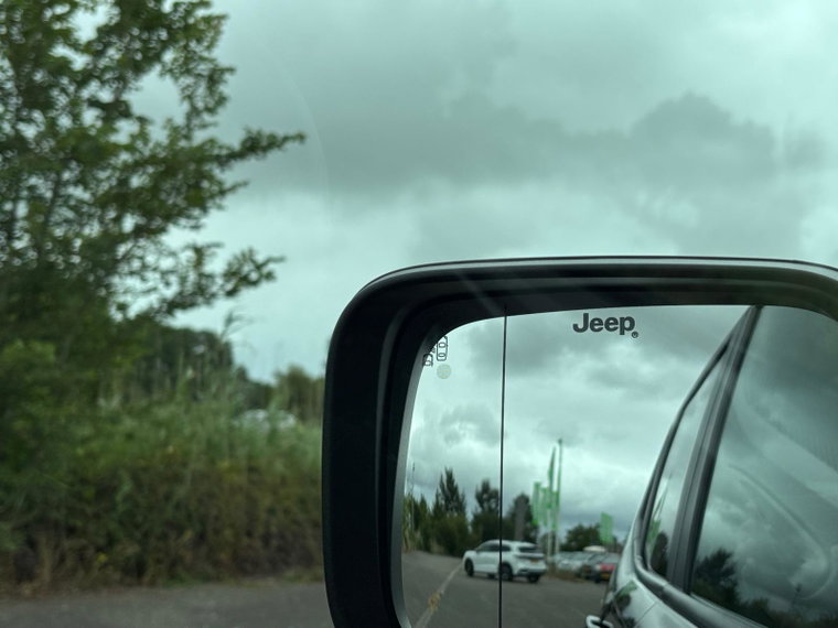 Vehicle Image 25