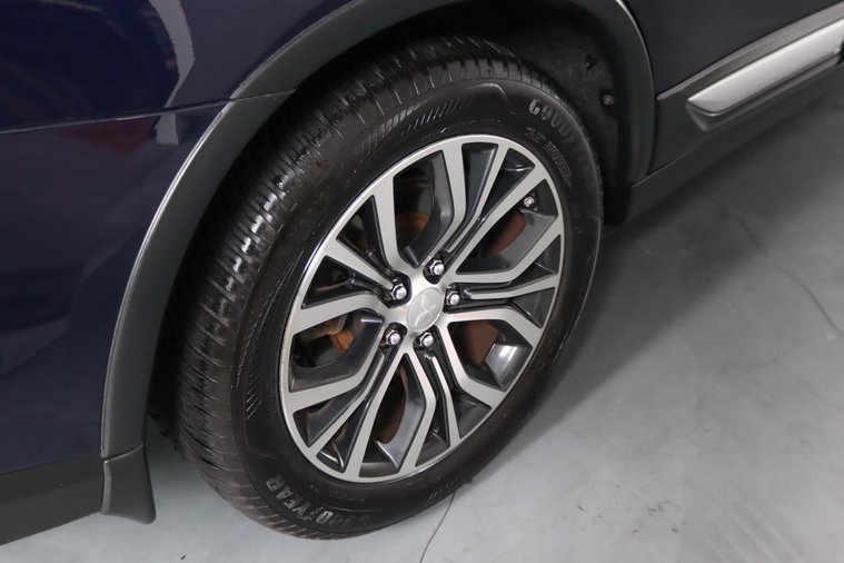 Vehicle Image 21