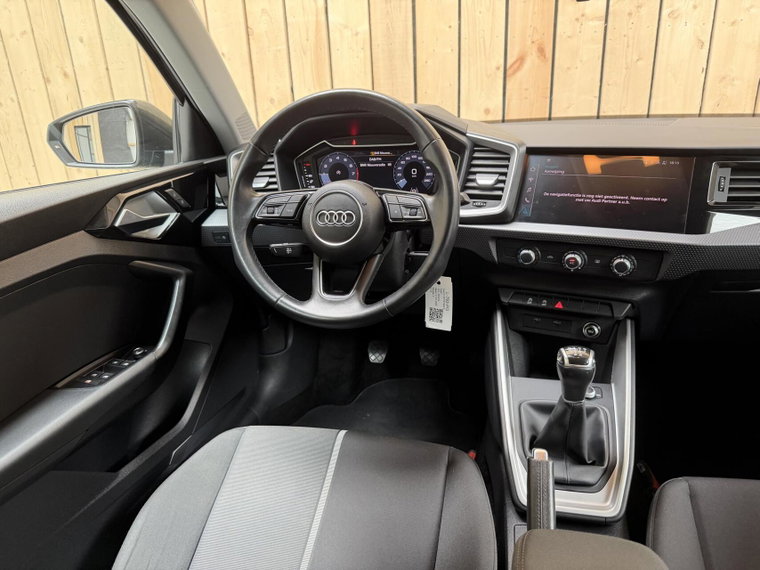 Vehicle Image 33
