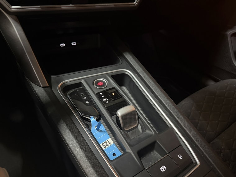 Vehicle Image 25