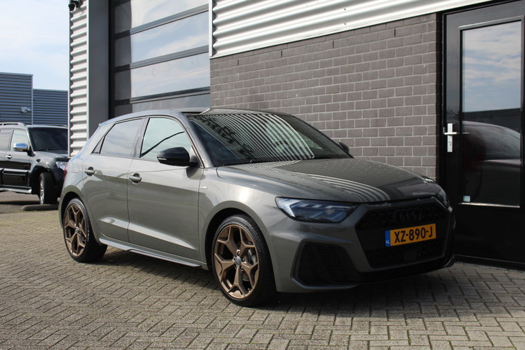 Vehicle Image 6
