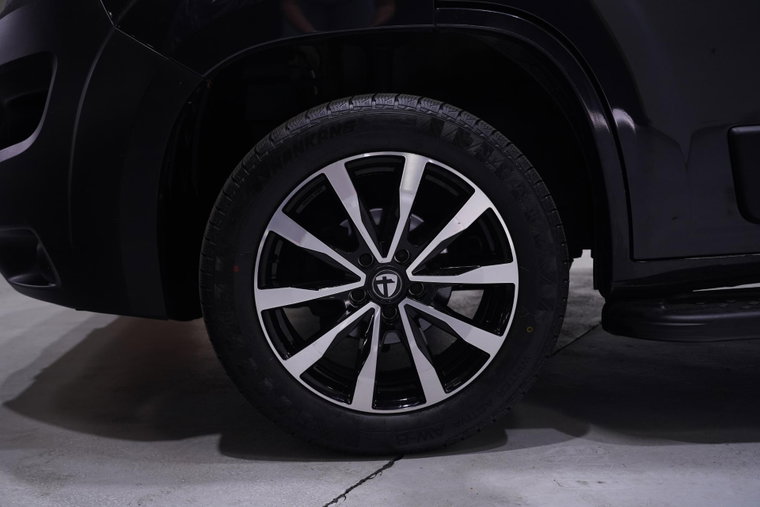 Vehicle Image 18