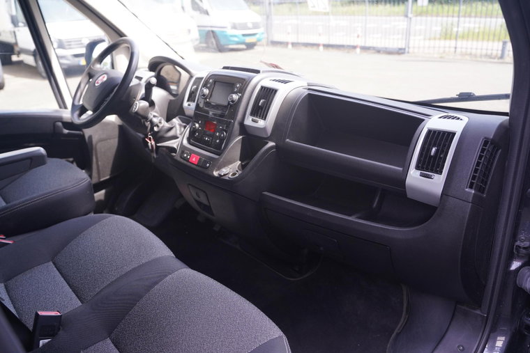 Vehicle Image 28