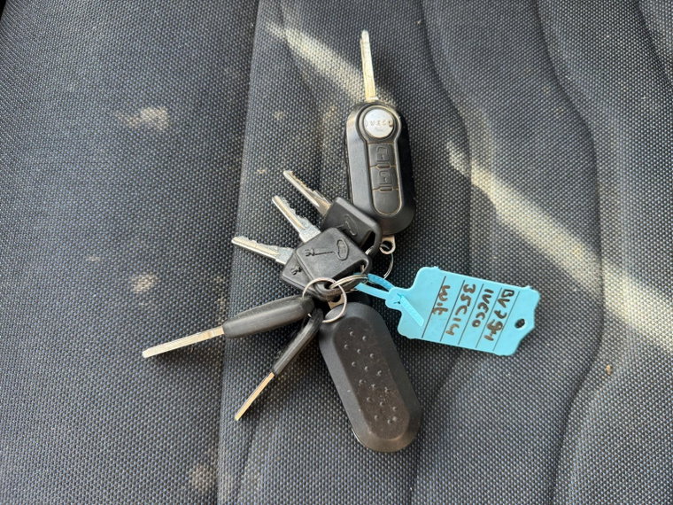 Vehicle Image 25