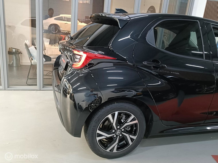 Vehicle Image 8