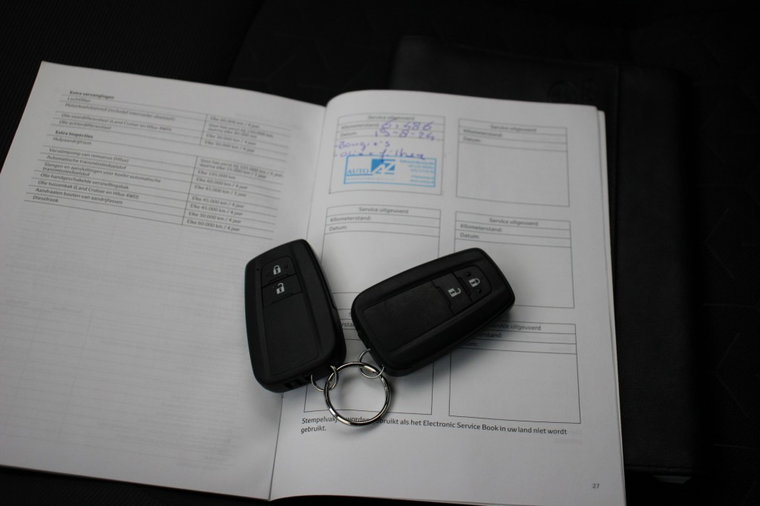 Vehicle Image 10