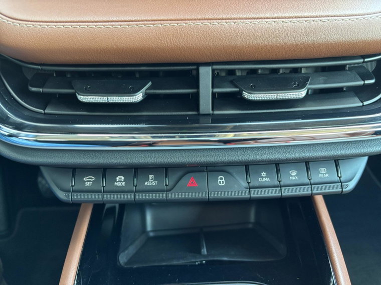 Vehicle Image 26