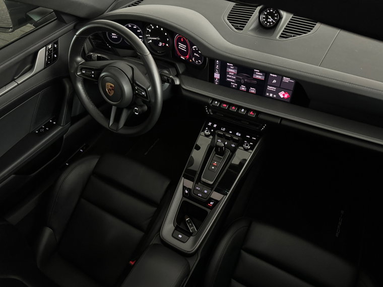 Vehicle Image 25
