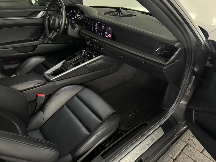 Vehicle Image 32