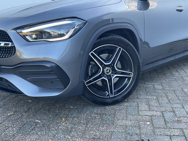 Vehicle Image 42