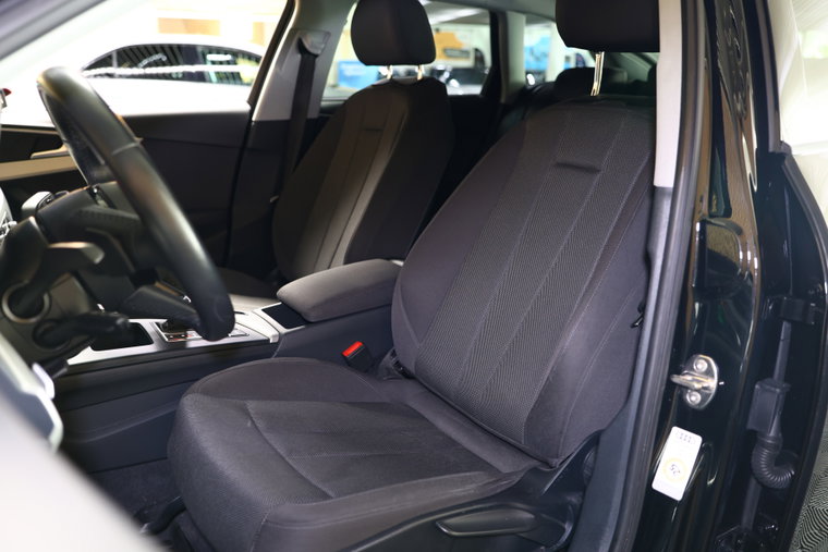 Vehicle Image 32