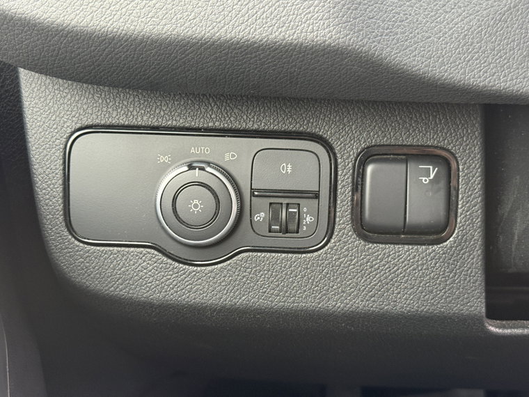 Vehicle Image 26