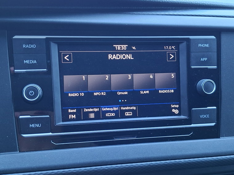 Vehicle Image 25