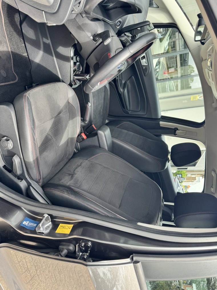 Vehicle Image 19