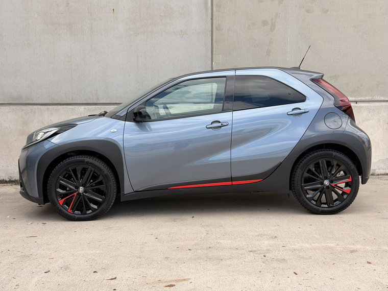 Vehicle Image 4