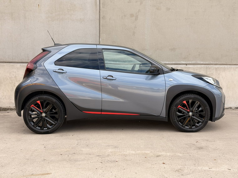 Vehicle Image 7